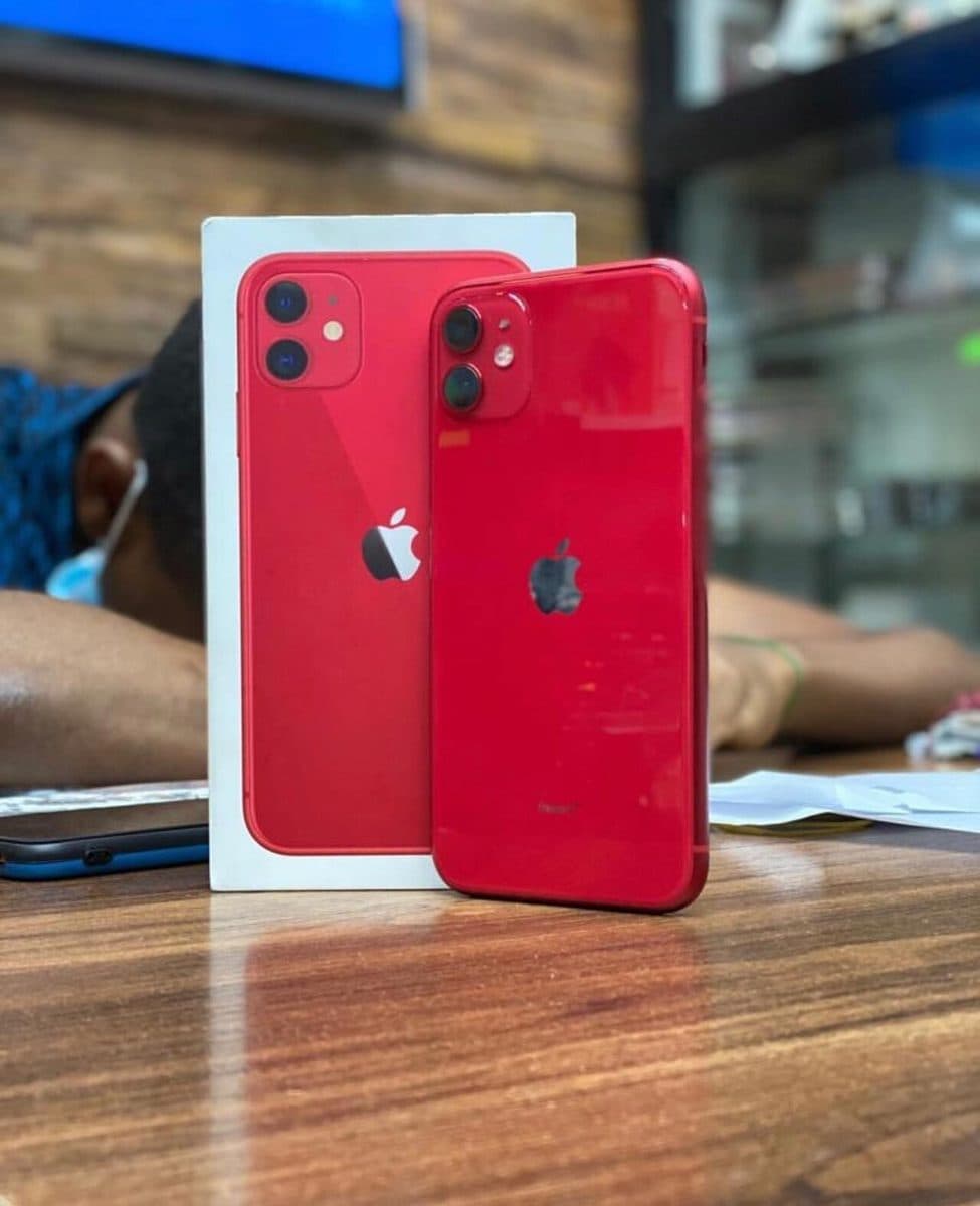 iPhone 11 (128GB, Refurbished)